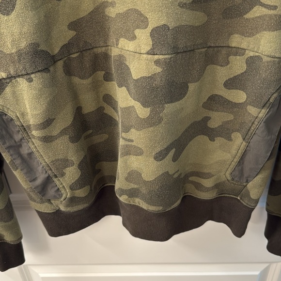 Champion Camo Sweatshirt with Pockets - Picture 4 of 7